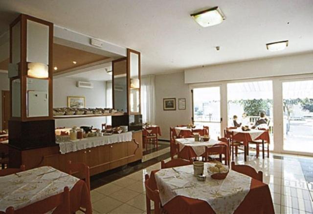 Hotel Paris Lignano Sabbiadoro Luaran gambar